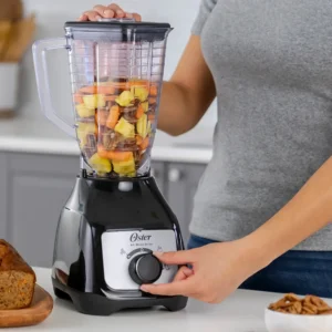 Licuadora Oster® con vaso de plástico y control de perilla BLSTKAPBRD - Image 3